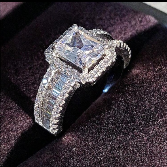 Silver ring - Picture 3 of 3